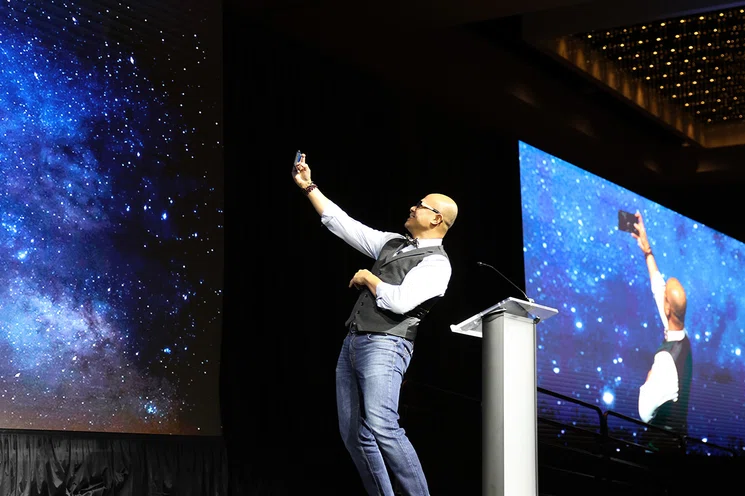 Keynote Emad Rahim snaps a selfie with attendees at ECC.