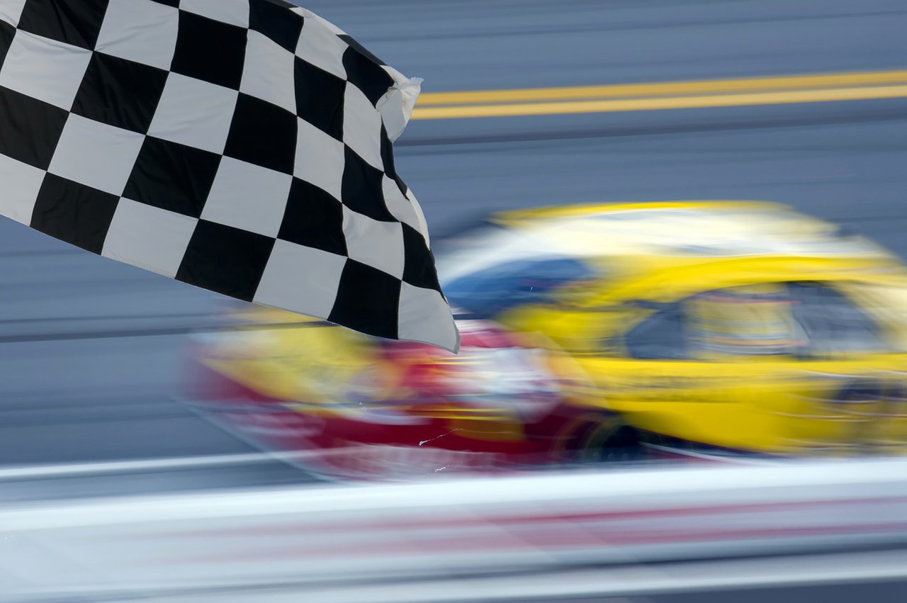 Blurry_car_checkered_flag.jpg