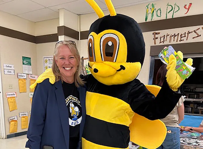 AOY_Murphy-Happy_Bee.jpg