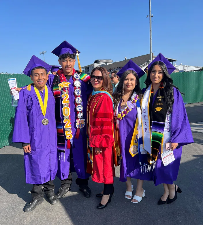 AOY_Ortiz_XO_grad_with_students.jpg